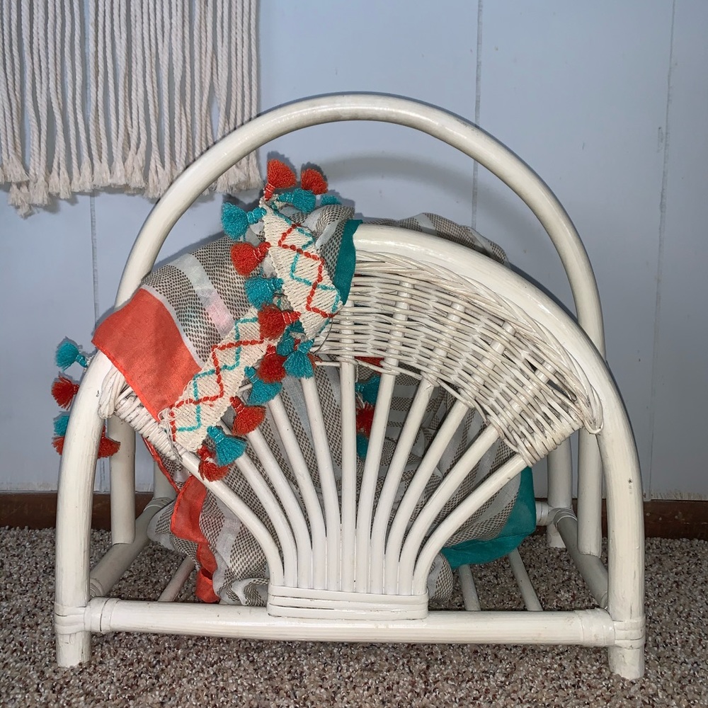 Vintage rattan magazine, Record, blanket holder ‼️